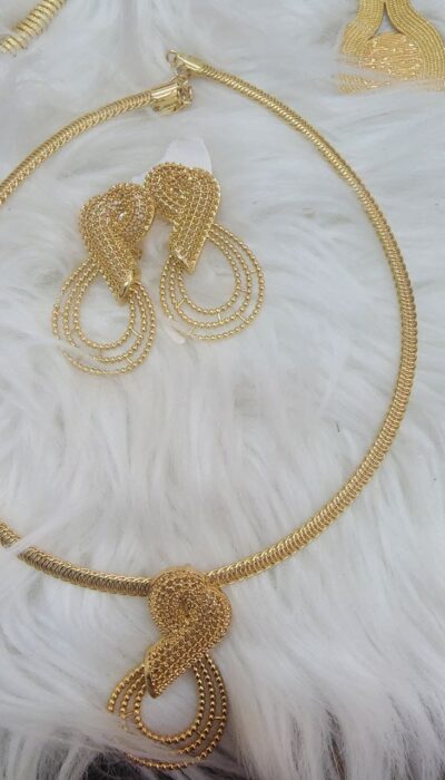 Shocker chain with earing and pendant