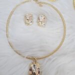 Socker with earing and pendant